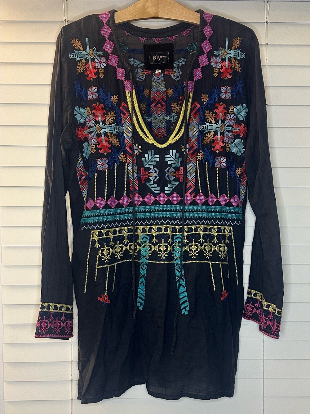Biya Bohemian Embroidered Black Long-Sleeve Tunic
